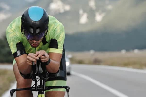 Czy trzeba jeździć w kasku na rowerze? Zaskakujące przepisy i bezpieczeństwo