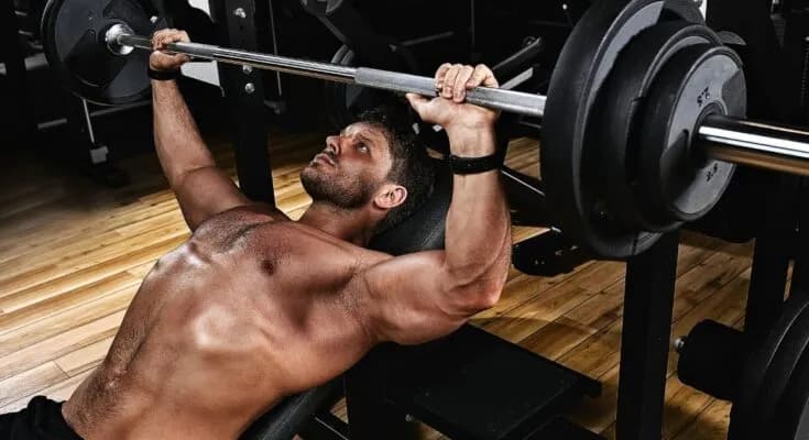 Od czego zacząć trening na siłowni, aby uniknąć kontuzji i zyskać efekty